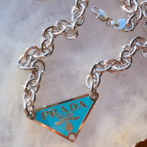 Jewelry - Designer look Triangle Pendant Chain Necklace 💙